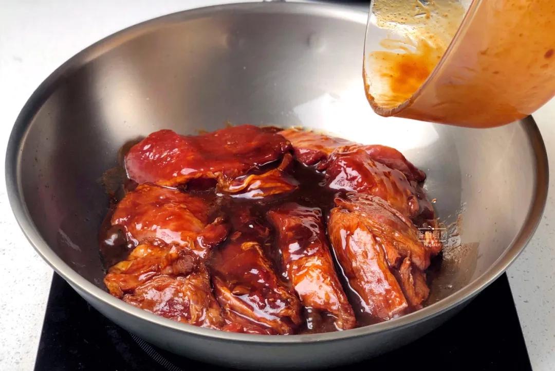 猪身上哪个部位的肉炒着最好吃,猪身上的肉都适合做什么菜