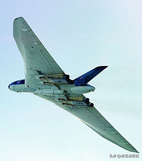 英国v型轰炸机,英国三神轰炸机