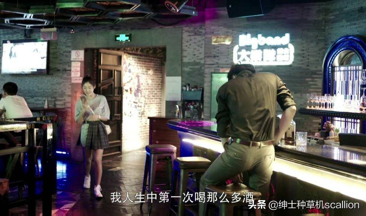 从影视剧看穿搭十一：万能的色调、高贵的象征——黑色衬衫