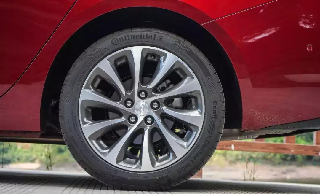 别克威朗2022款20tcvt领先型落地价,2019款别克威朗1.5t双离合20t领先型