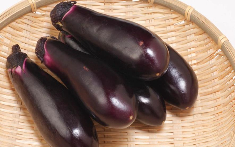 如何判断打激素的茄子 (红皮茄子与青皮茄子有区别吗)