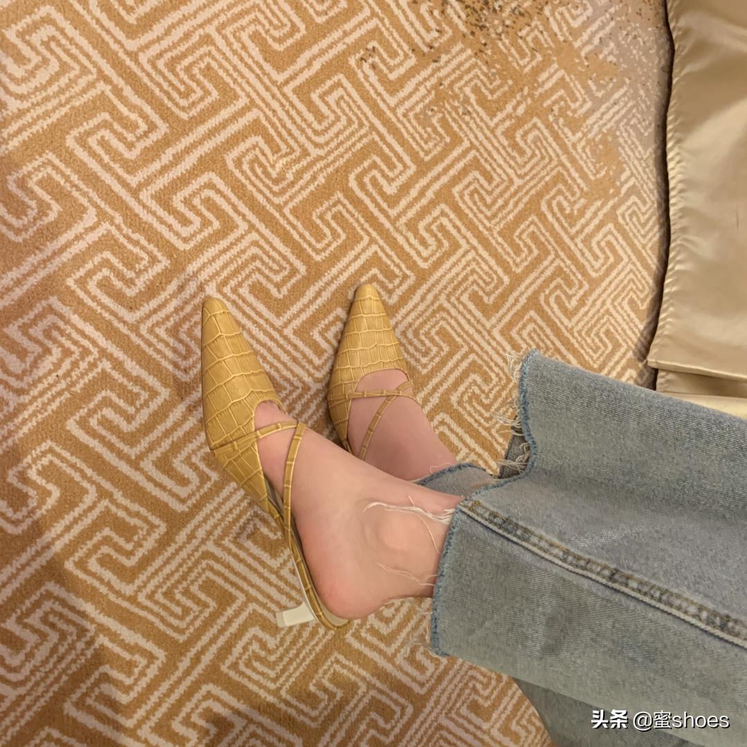 同样是高跟鞋的品类，猫跟鞋、穆勒鞋和玛丽珍鞋有什么不同之处？