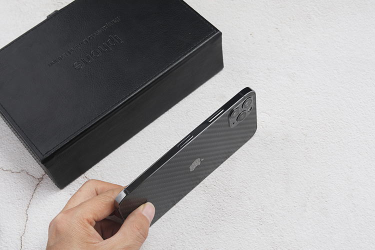 iphone11pro暗夜绿与香槟金,iphone11pro碳纤维测评