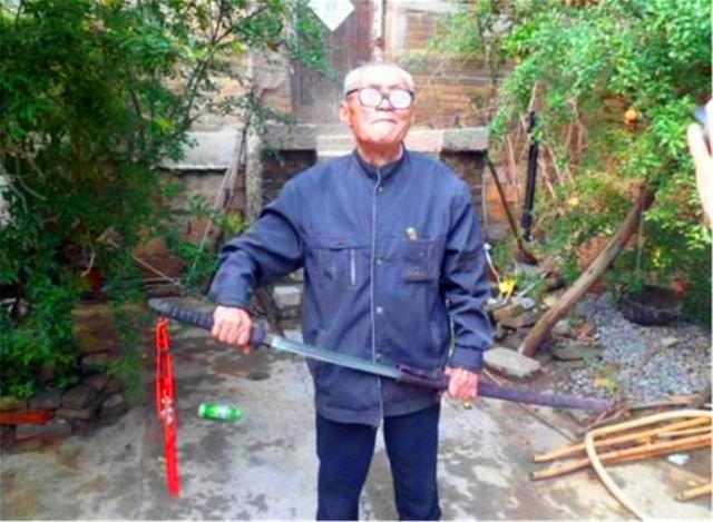 抗战老兵缴获一把日本军刀全集,抗日老兵缴获日军高级军官武士刀