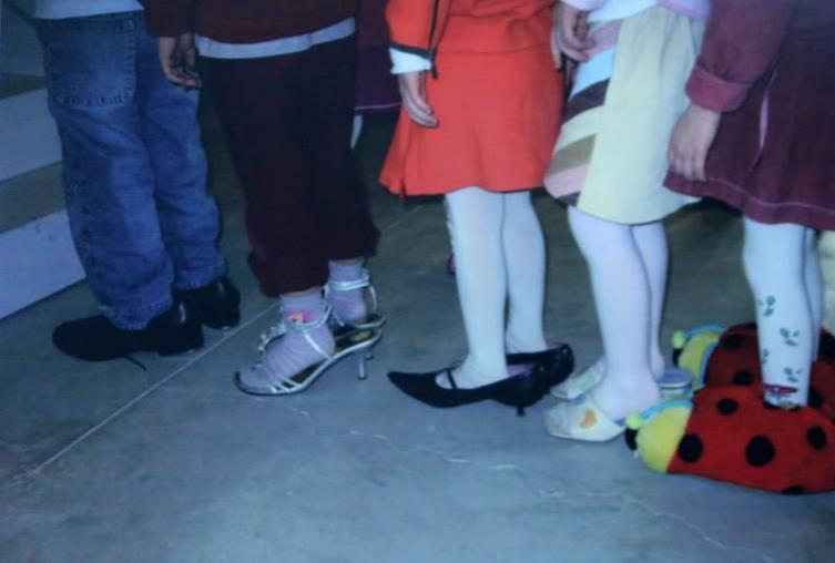 保护孩子脚选什么鞋子,宝宝穿什么鞋子不伤害脚部