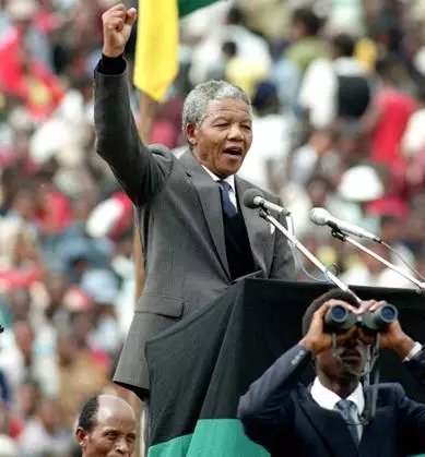 两百万学生辍学，经济暴跌，曾是非洲唯一发达国家的南非为啥崩了