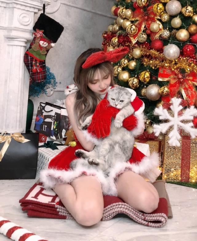 有种“救场”叫周扬青，看她穿短裙后坐下姿势，女生都该来学习