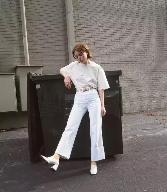 别再露脚踝了今年露袜才是王道,今年流行的露袜穿搭你知道吗