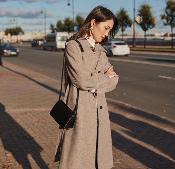 冬季最火穿搭秘籍:毛呢大衣搭针织连衣裙,让你秒变韩剧女主角