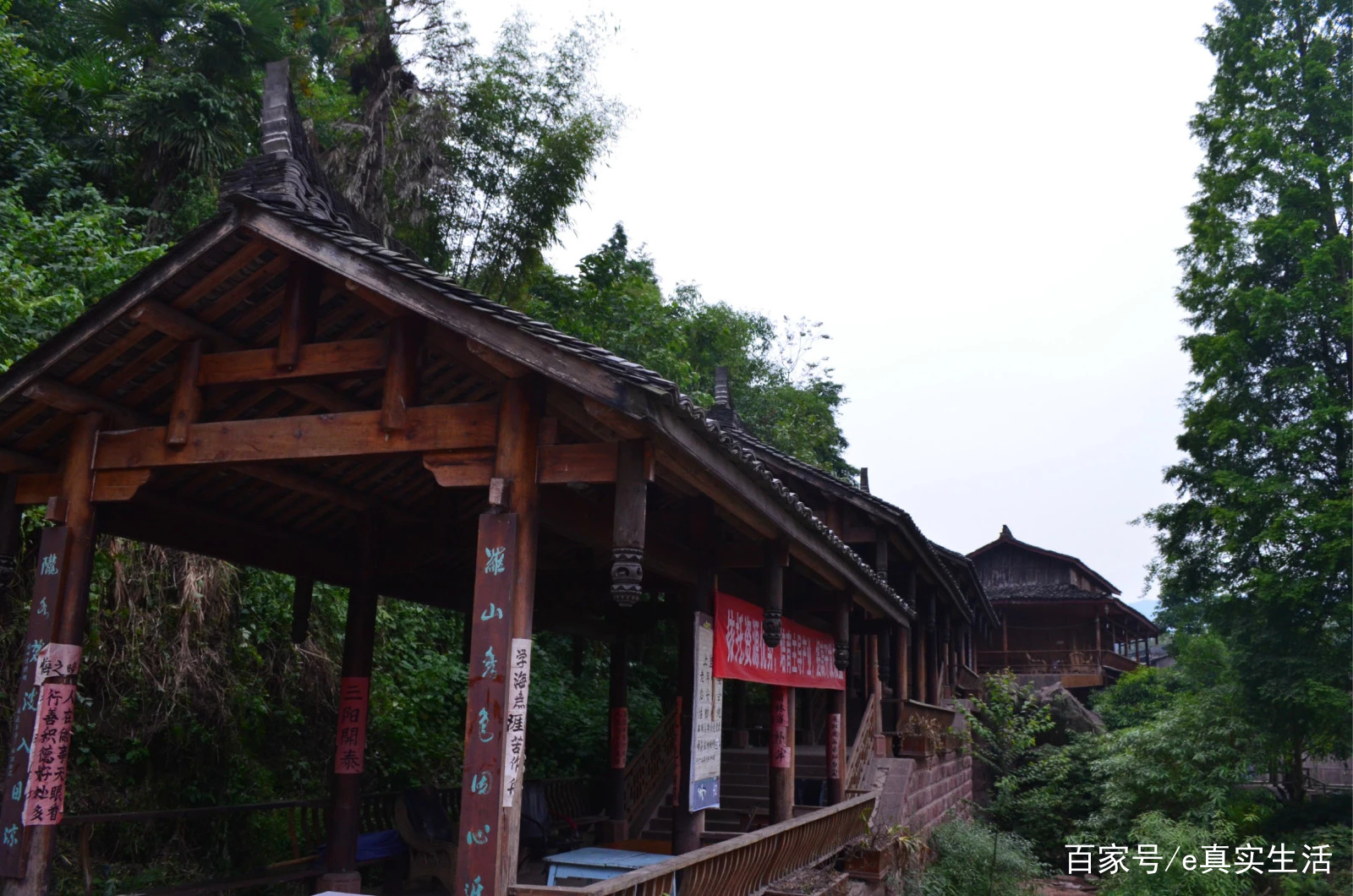 上里古镇，一个名副其实的古镇，人很少，跟丽江大研古城有的一比