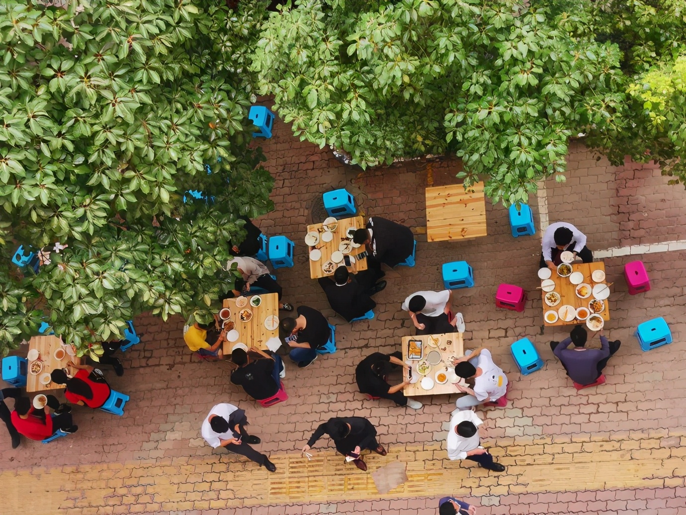 油烟扰民可以报警吗,油烟扰民可以投诉物业吗