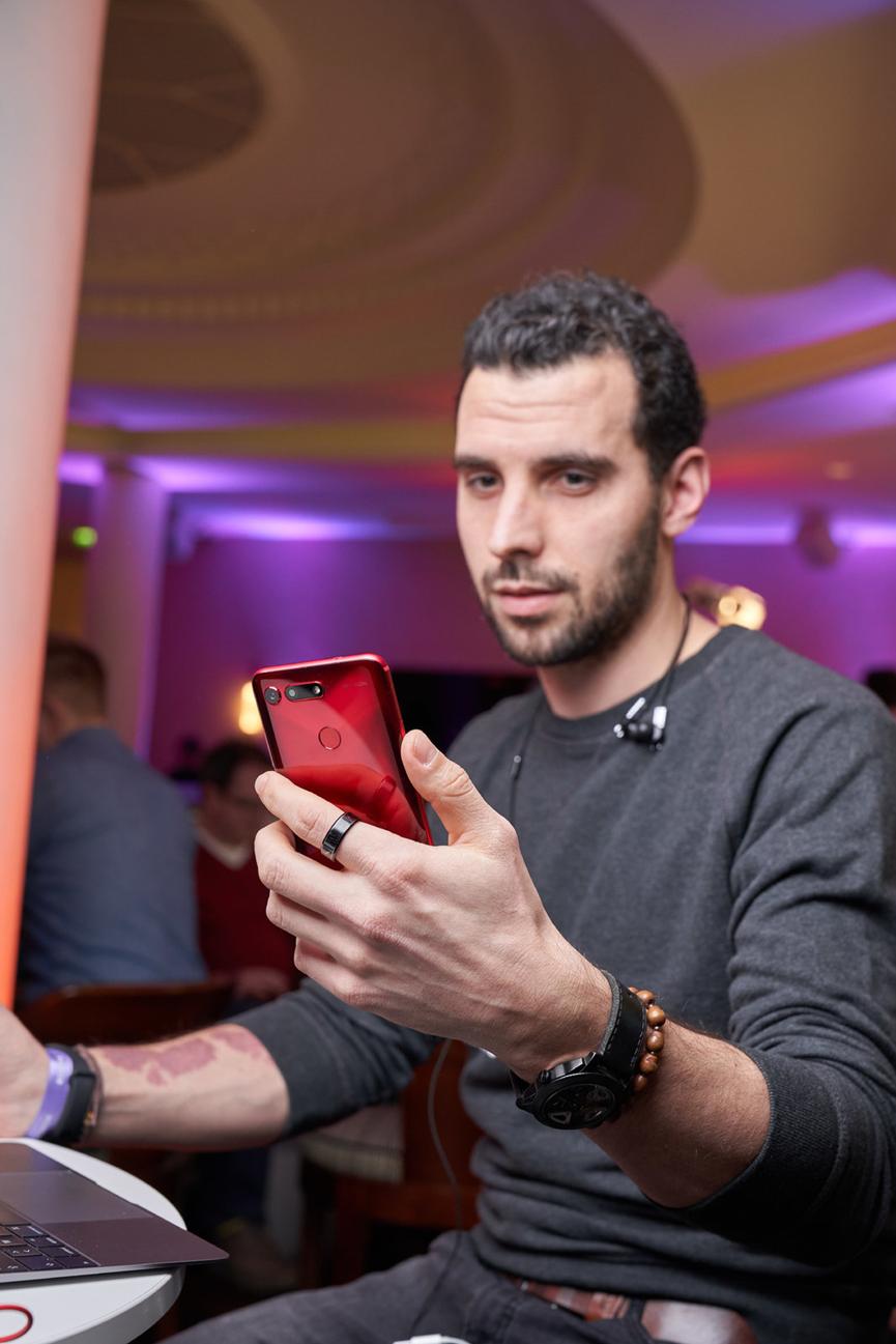 荣耀v20联合设计版礼盒,荣耀v20冬季搭配