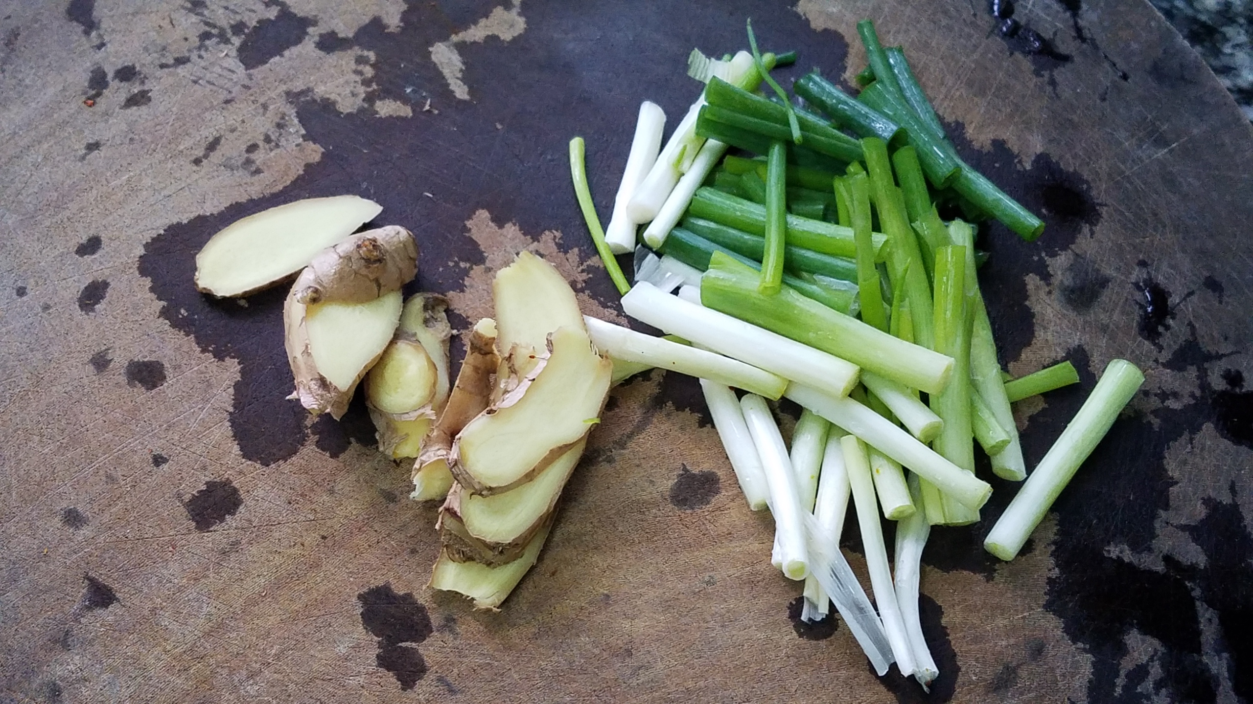 广东名菜盐焗鸡超级简单,正宗广东盐焗鸡的做法又黄又脆