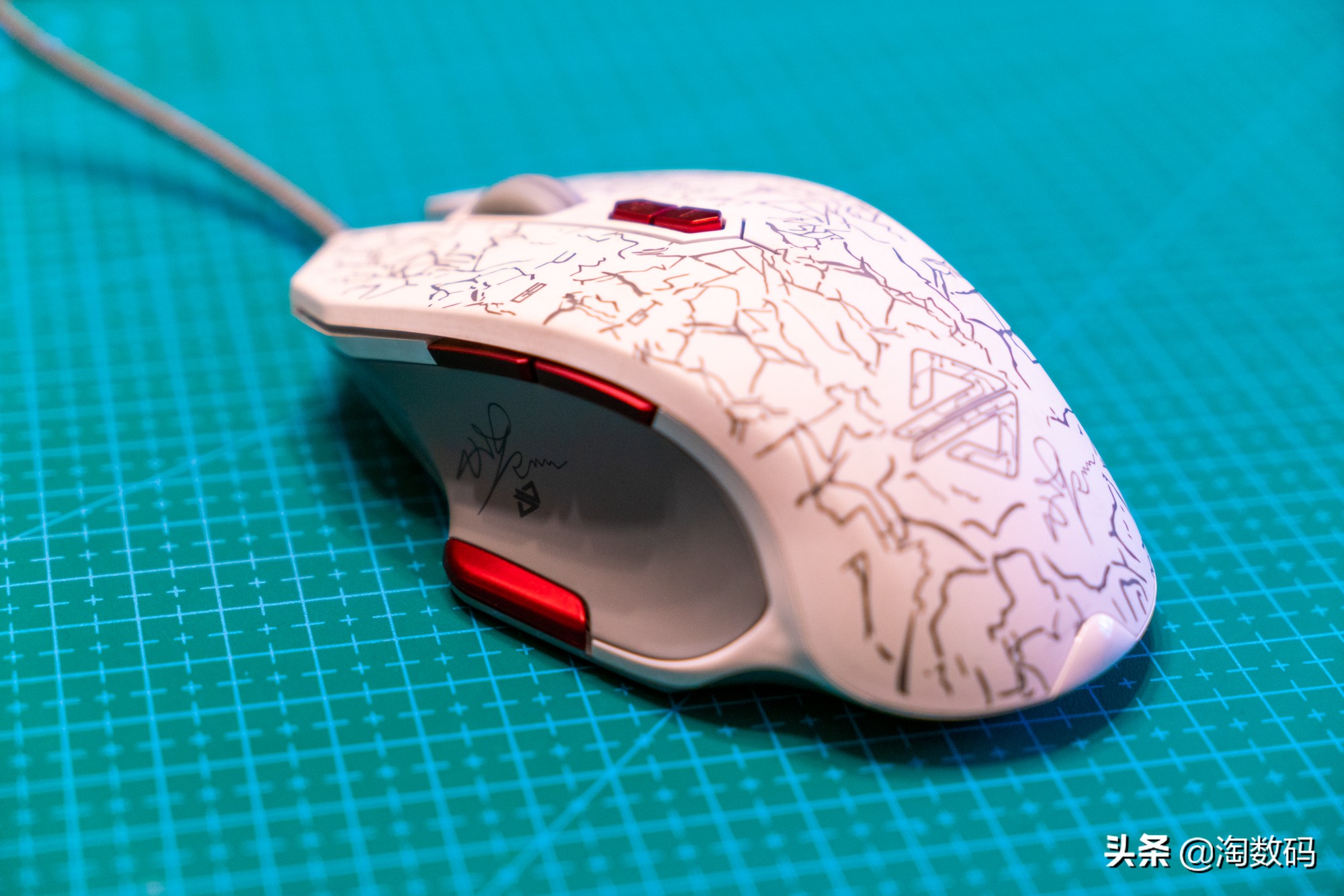 仅¥69元:PUBG固件级优化+1680万色RGB灯效+9键多模+赛车设计感