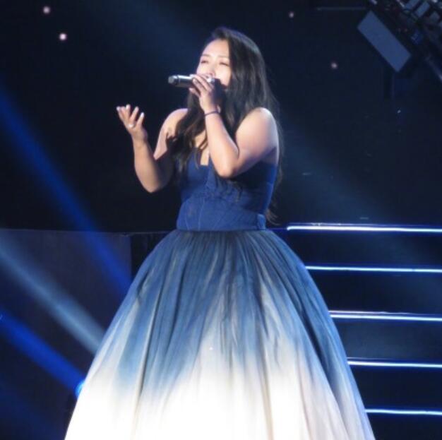 何洁精修图身着山寨裙,修图师救得了何洁