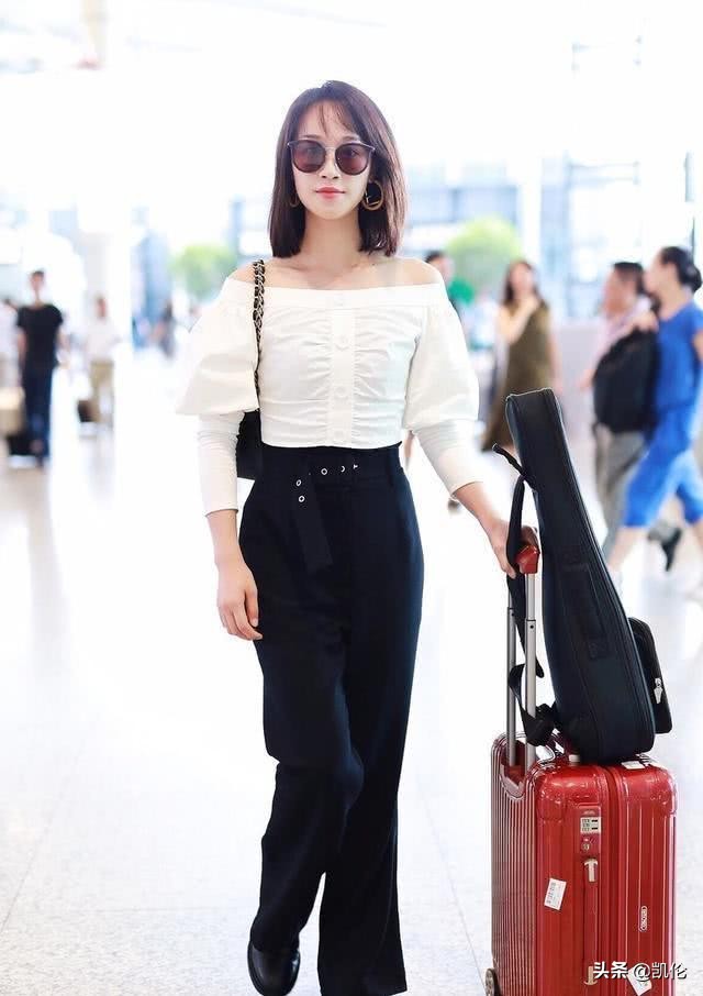 蓝盈莹制服身材照,蓝盈莹街拍露脐装