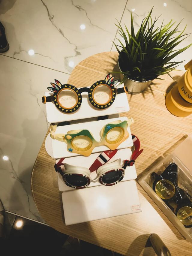 儿童游泳要泳帽吗,宝宝游泳用戴泳帽吗