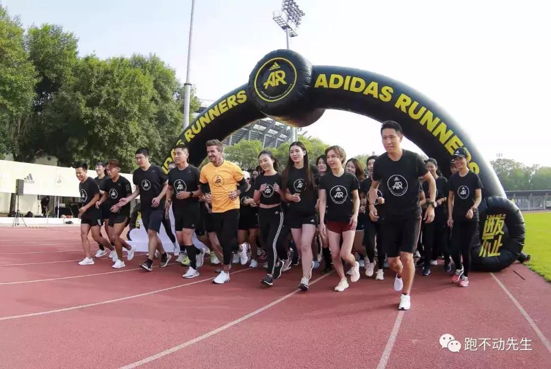 和贝克汉姆在球场上正面交锋,和贝克汉姆踢球是什么体验