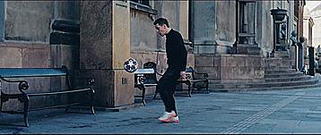 职业足球运动员教你如何颠球,足球教学颠球优质课