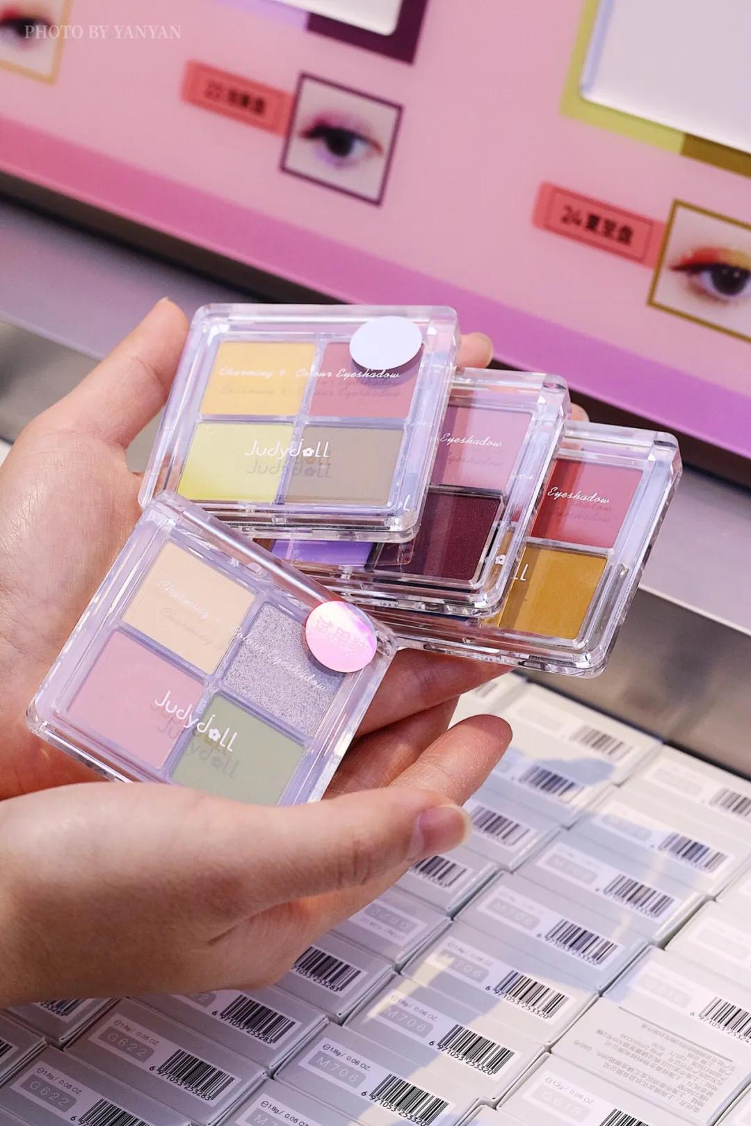 彩妆集合店wowcolour介绍,超大网红彩妆集合店wowcolour大连