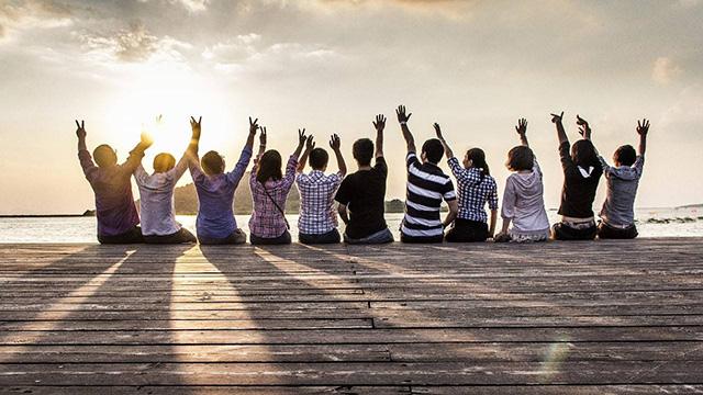 城市的怀抱有限：穹顶之下，小镇青年理想何寻？