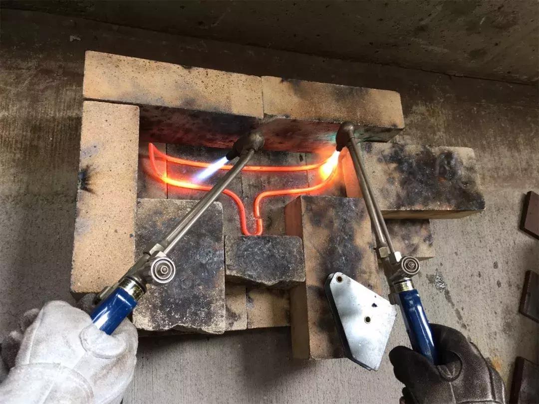 见过漂浮的衣架吗丨4个衣帽架设计给心爱的衣服安个家