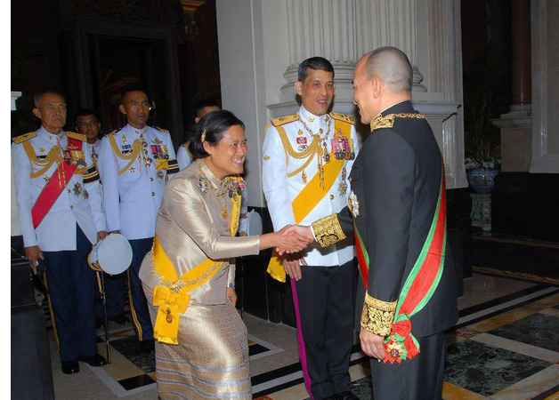 公主和国王简朴又亲民，公主像卖菜大婶，国王像民工大叔