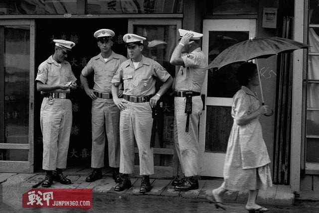 空军宪兵第四部分：安全部队制服配饰中的特色元素