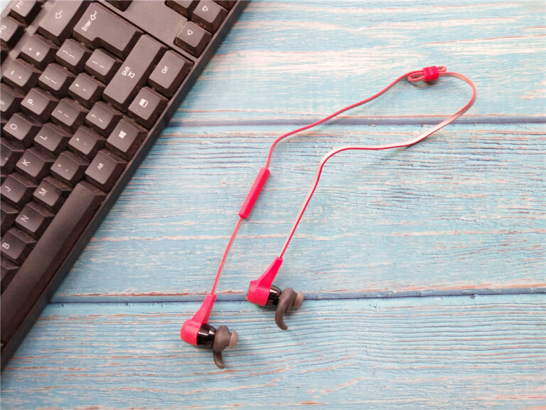 jeet对比qcy,jeet和铁三角哪个好