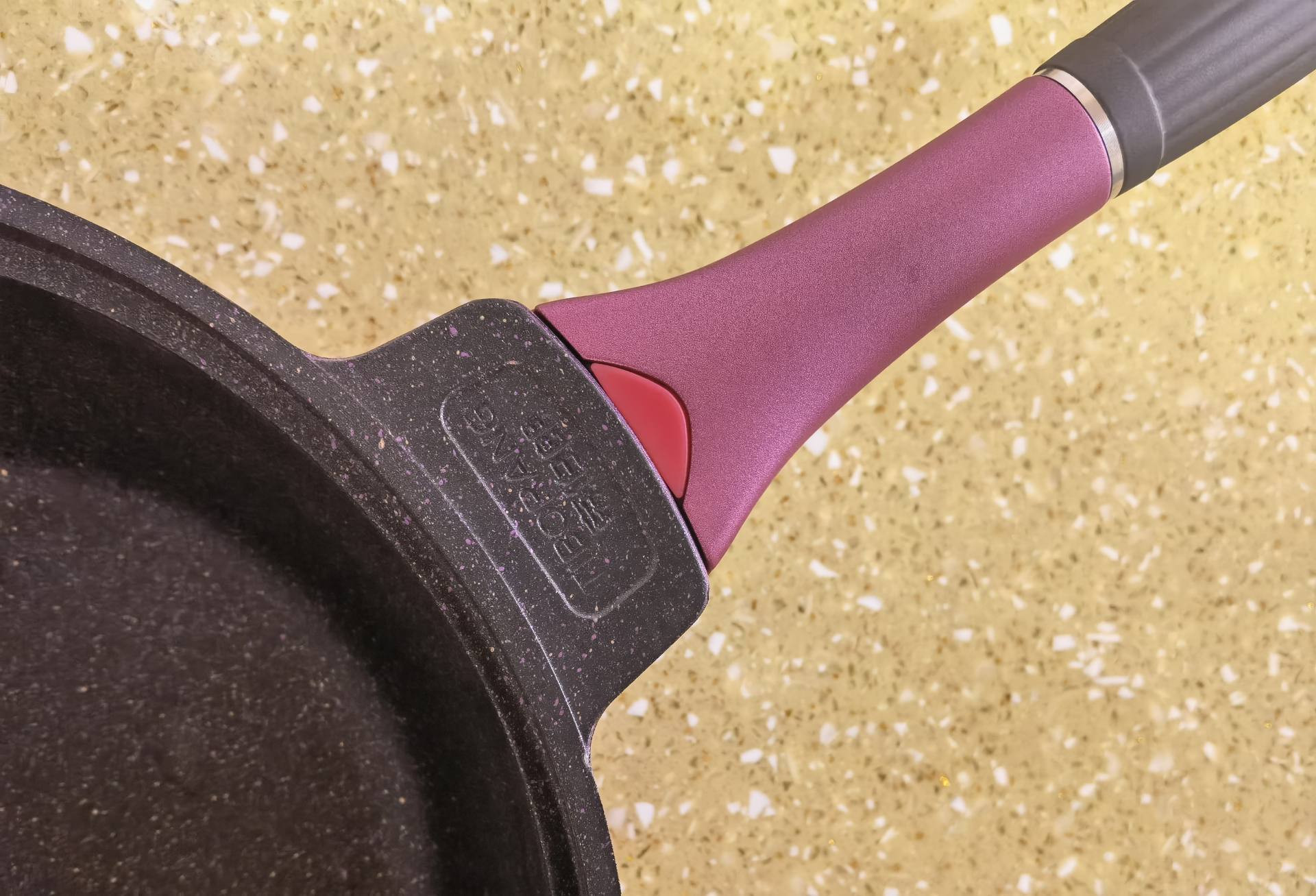 英国帝伯朗不粘锅体验，一锅多用，做饭得力好助手