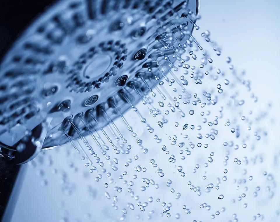 只花100块买的花洒，比依萍借钱那天的雨还大