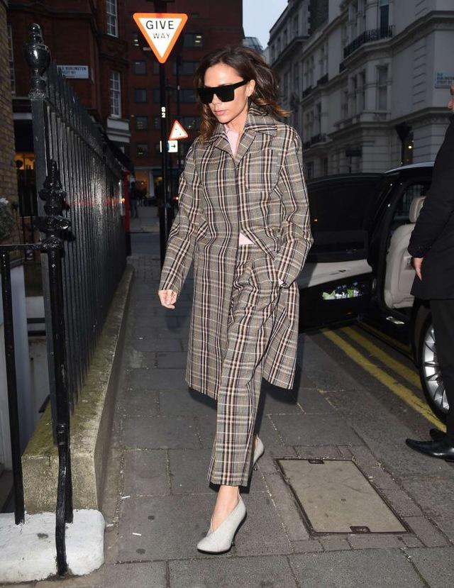 超长款格纹大衣怎么搭配,格纹大衣怎么搭好看