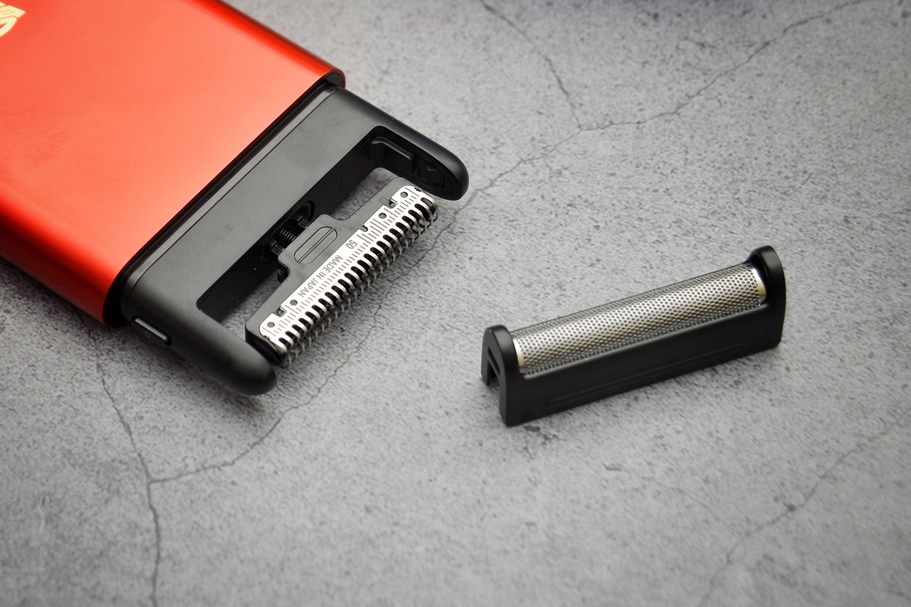 当钢丝遇到变形金刚联名款剃须刀---体验铜师傅便携剃须刀