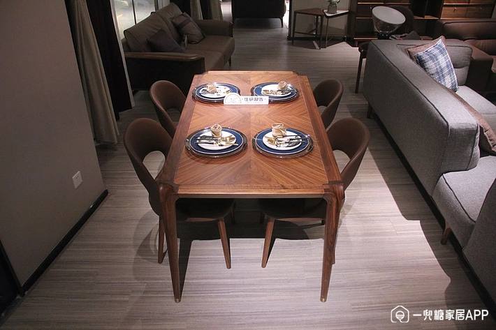 精致轻巧省空间，让你的餐厅韵味十足丨华师傅传匠实木餐桌测评