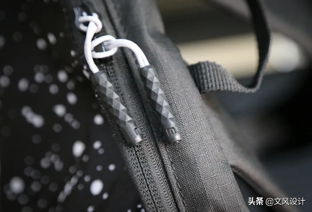 小米极简都市背包一代和二代,小米休闲小背包