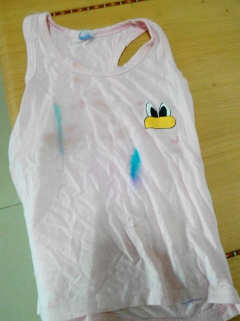 衣服上的水彩笔印怎么去除,衣服上水彩笔的颜色怎么洗掉