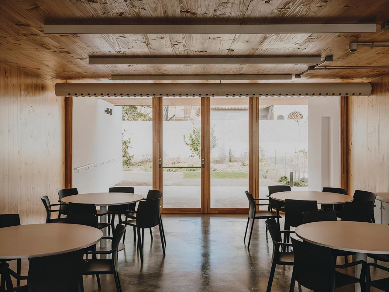 阿兹海默日间医疗中心，利用自然提高幸福感