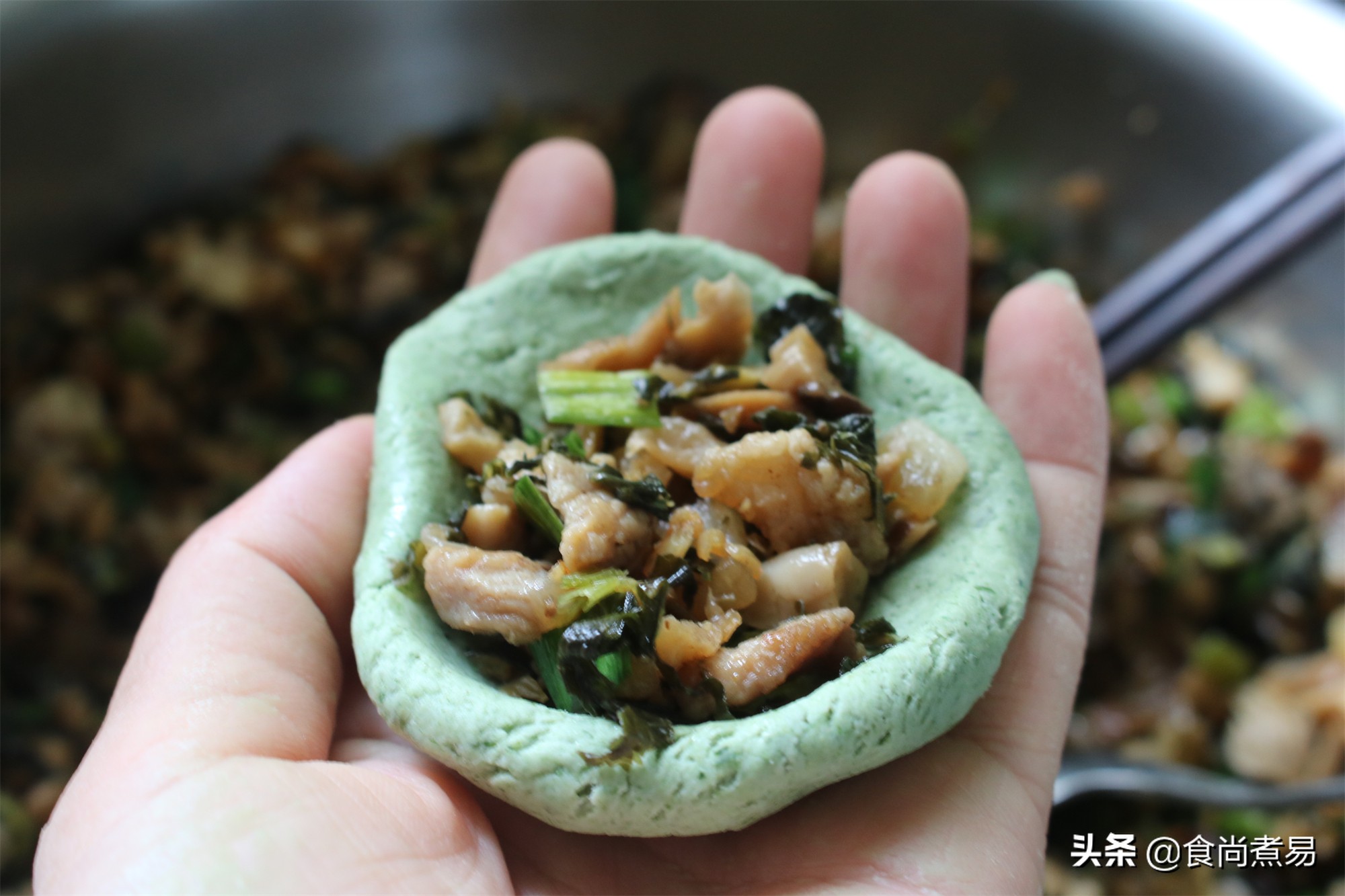 艾粄用开水还是凉水揉面,客家艾粄的传统做法