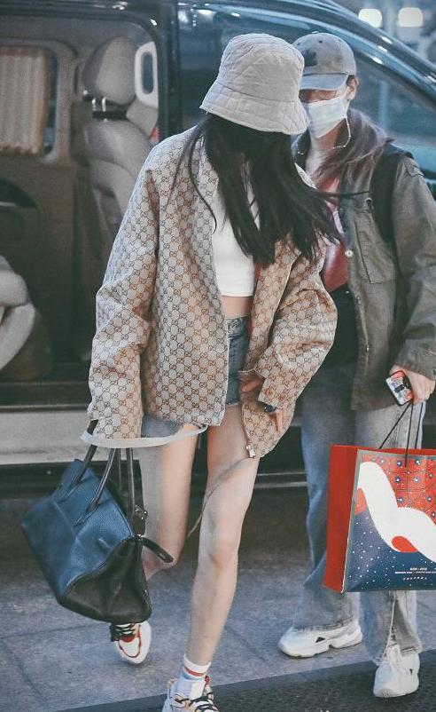 杨幂为什么爱穿袜子,杨幂为什么害怕脱鞋