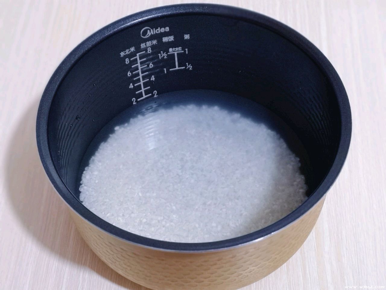 煮米饭如何松软,煮米饭的小技巧粒粒分明