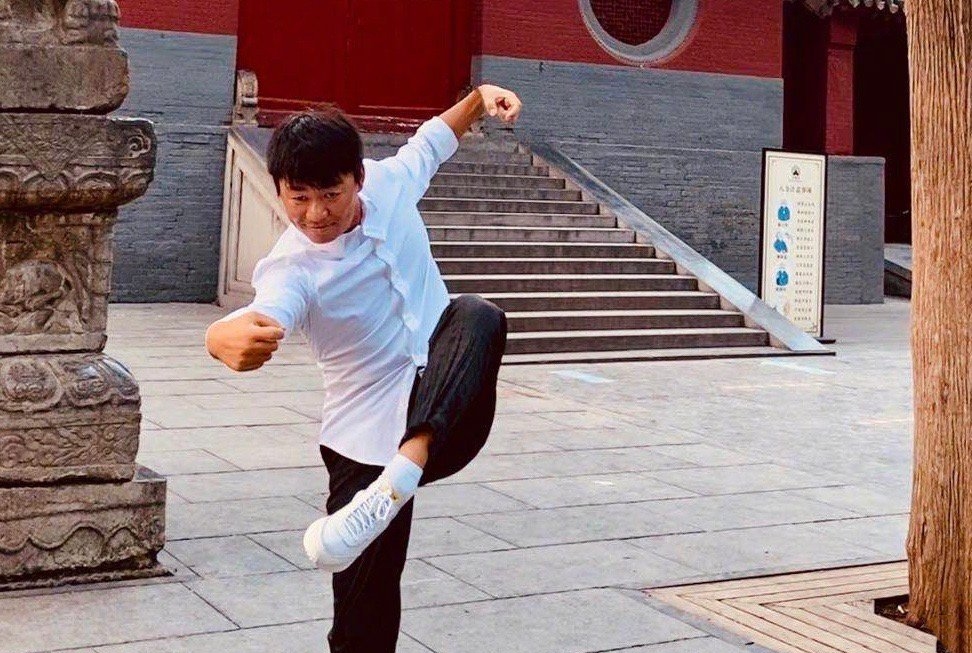 王宝强现身少林寺喊话,王宝强重回少林寺大秀拳法