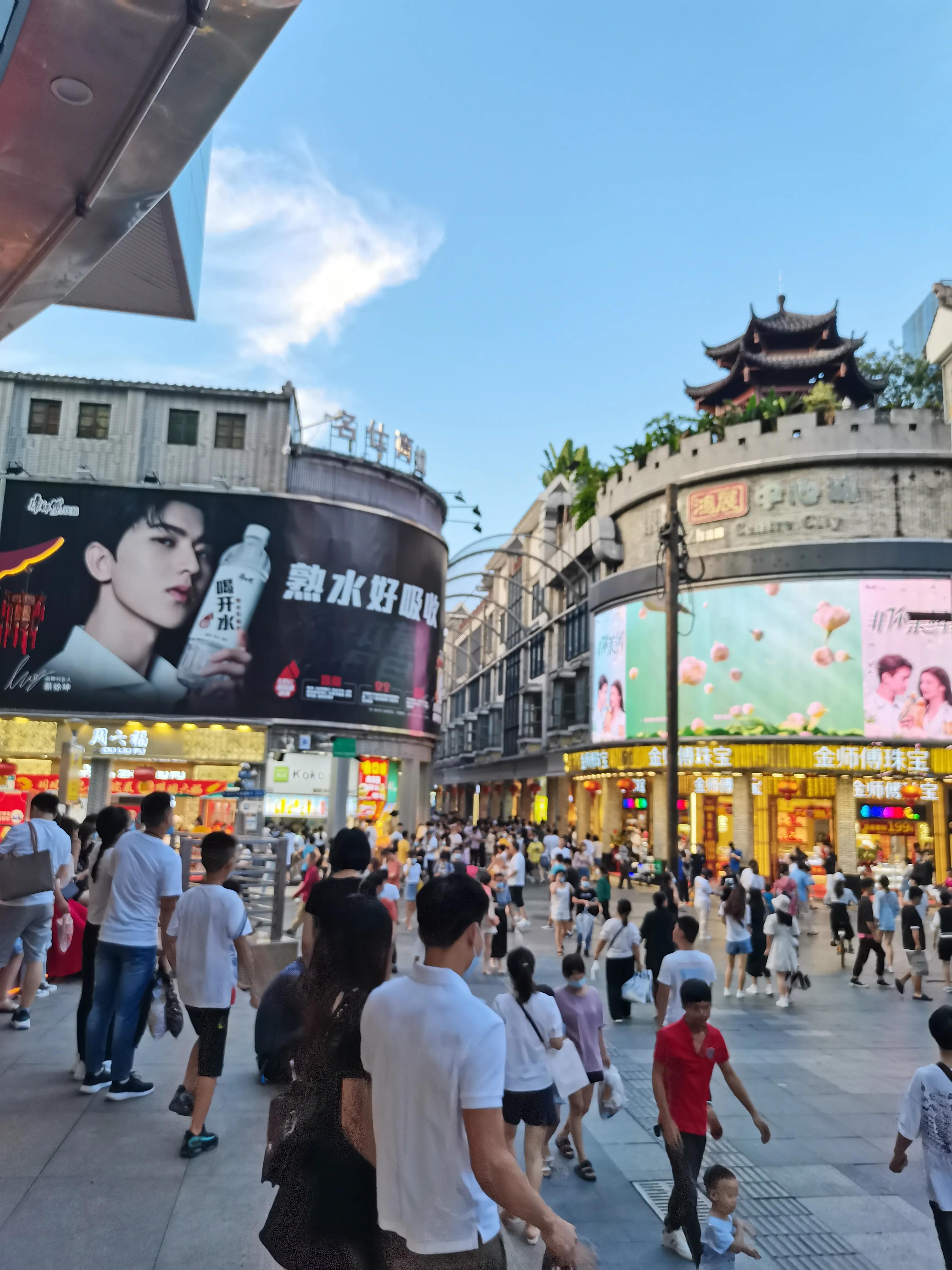 幸福的东门步行街伴我20多年变化大