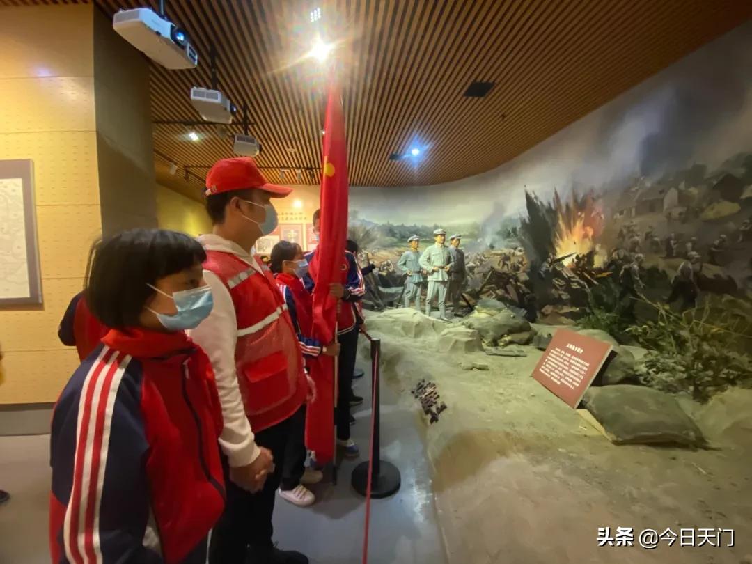 手拉手一起去春游教案,手拉手去春游写一段话