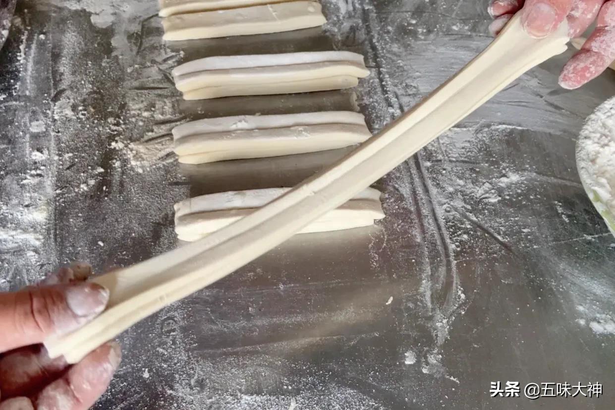 怎么做出奶香味的油条,怎么做早餐简单又好吃的油条