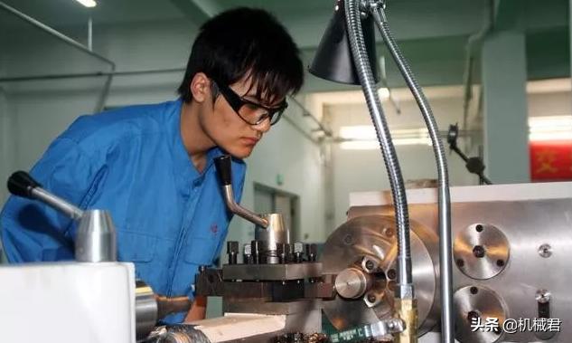 机械行业毕业能干什么,机械行业转行学什么比较好
