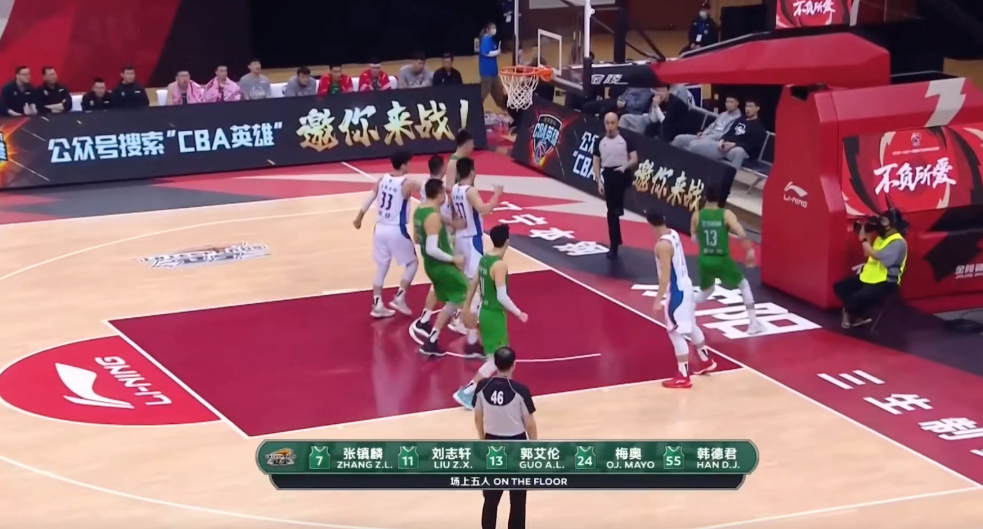 杨鸣捂郭艾伦嘴,郭艾伦发微博是对杨鸣吗