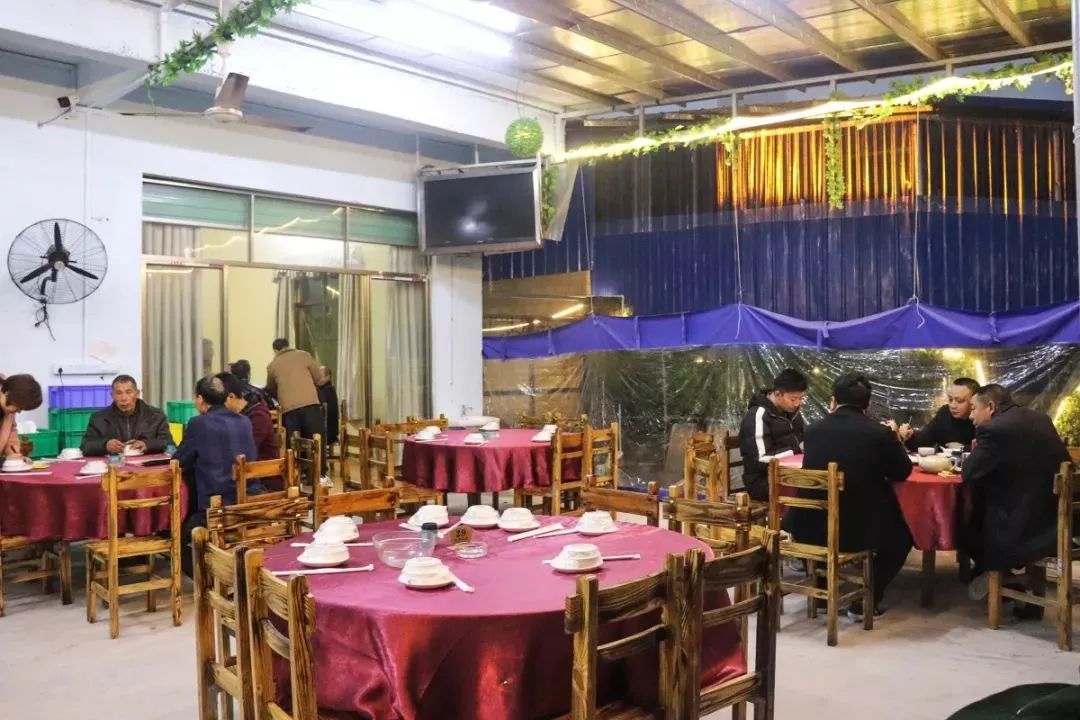 铜盘焗鸡的正宗做法,特色铜盘焗鸡