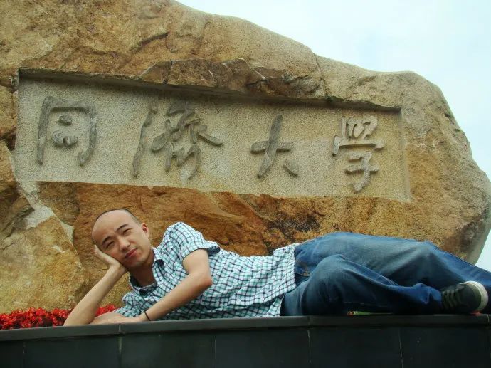 没那么多嘻嘻哈哈今天来讲讲解说xiaoy的励志故事