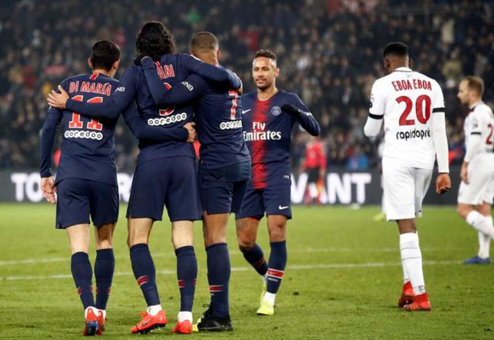 足坛史上最诡异的十大进球,热刺争冠战竟造9张黄牌