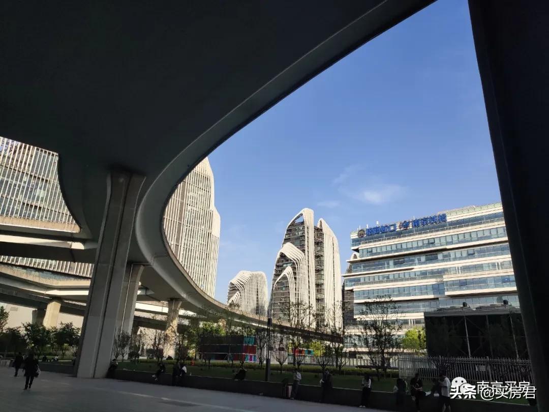 南京南站周边商业体,南京南站发展得怎么样